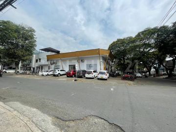 Alquiler Casa Comercial en esquina en San Vicente