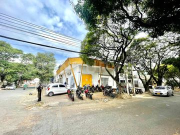 Alquiler Casa Comercial en esquina en San Vicente