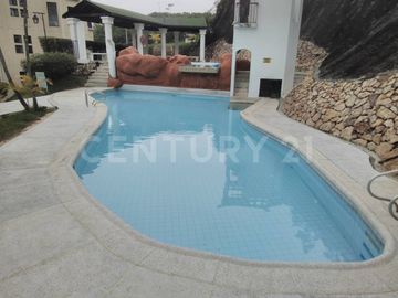 Oportunidad única en Cuarto de Legua! Se vende apartamento en cuarto piso