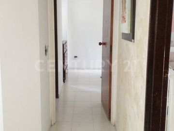 Oportunidad única en Cuarto de Legua! Se vende apartamento en cuarto piso
