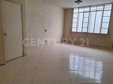 SE RENTA CASA COMERCIAL PRIMER PISO EN LAURELES