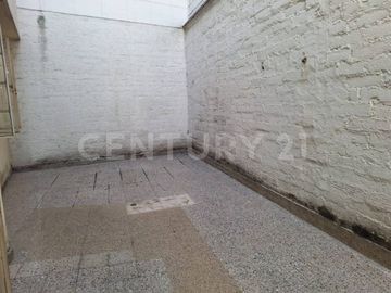 SE RENTA CASA COMERCIAL PRIMER PISO EN LAURELES