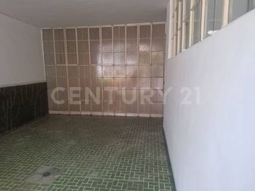 SE RENTA CASA COMERCIAL PRIMER PISO EN LAURELES