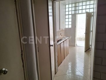 SE RENTA CASA COMERCIAL PRIMER PISO EN LAURELES