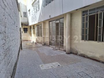 SE RENTA CASA COMERCIAL PRIMER PISO EN LAURELES