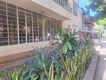 SE RENTA CASA COMERCIAL PRIMER PISO EN LAURELES