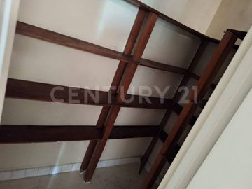 SE RENTA CASA COMERCIAL PRIMER PISO EN LAURELES