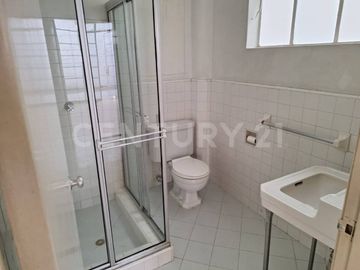 SE RENTA CASA COMERCIAL PRIMER PISO EN LAURELES
