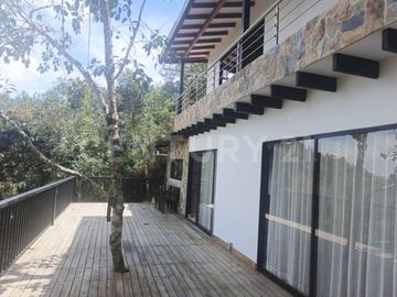 VENDO CASA-FINCA EN SANTA ELENA.