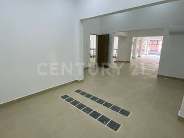 Excelente edificio en la mejor zona comercial del barrio versalles