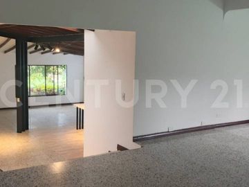 Hermosa Casa Campestre en Dapa Medio km 3.9 Recién Remodelada en Alquiler