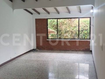 Hermosa Casa Campestre en Dapa Medio km 3.9 Recién Remodelada en Alquiler