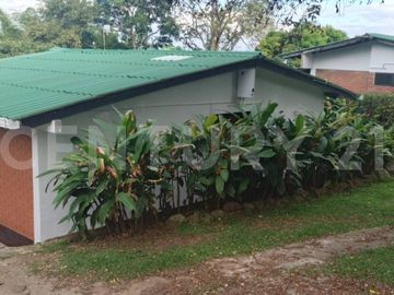 Hermosa Casa Campestre en Dapa Medio km 3.9 Recién Remodelada en Alquiler
