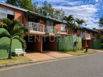 VENTA HERMOSA CASA CONJUNTO CERRADO EL MELAO CONDOMINIO CLUB
