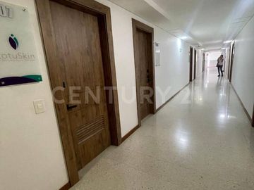 ALQUILER CONSULTORIO /OFICINA HOLGUINES TRADE CENTER