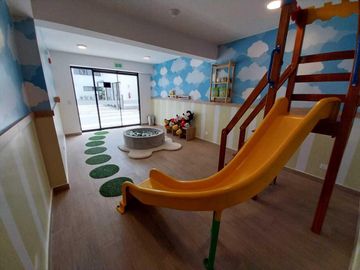 Venta De Moderno Departamento Con Estacionamiento y depósito En Lince – 45.12 M²