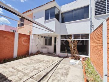 CASA EN VENTA EN VICENTE FERRER!!! ZONA AVENIDA NACIONAL