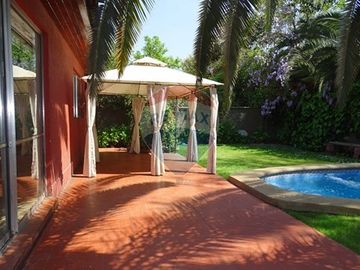 Casa en barrio tranquilo 4D/3B y piscina