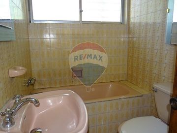 Casa en barrio tranquilo 4D/3B y piscina