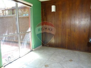 Casa en barrio tranquilo 4D/3B y piscina