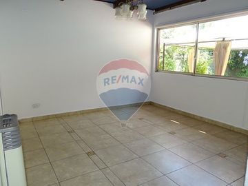 Casa en barrio tranquilo 4D/3B y piscina