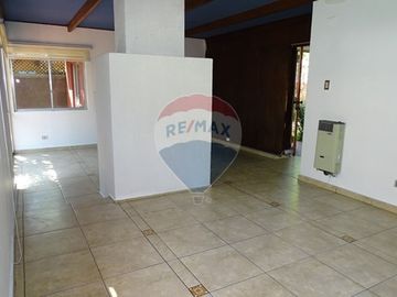 Casa en barrio tranquilo 4D/3B y piscina