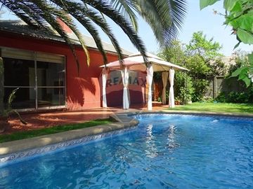 Casa en barrio tranquilo 4D/3B y piscina