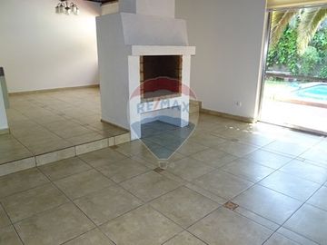 Casa en barrio tranquilo 4D/3B y piscina