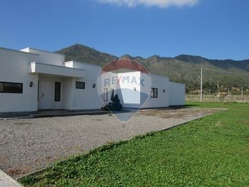 Casa de Campo en Venta: Tranquilidad en Curicó
