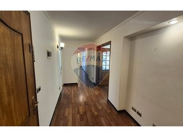 GRAN OPORTUNIDAD: Depto 4D/3B/ gran jardín privado