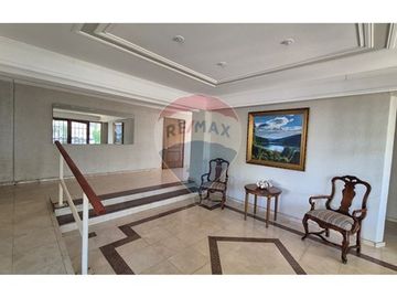 GRAN OPORTUNIDAD: Depto 4D/3B/ gran jardín privado