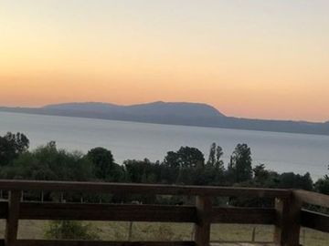 Venta Casa Nueva con Vista al Lago, Pucón.