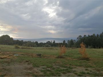 Venta Casa Nueva con Vista al Lago, Pucón.