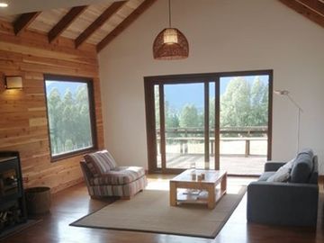 Venta Casa Nueva con Vista al Lago, Pucón.