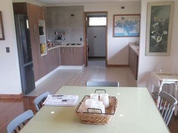 Venta Casa Nueva con Vista al Lago, Pucón.