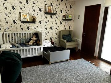 Casa en Venta: Lujo y Naturaleza en Lo Barnechea