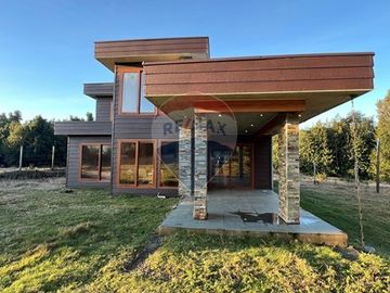 EN VENTA CASA EN TERRENO EN PUCÓN