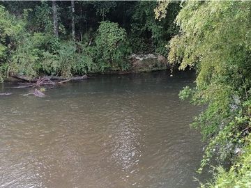 Se vende Orilla de Rio Liucura.