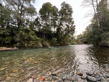 Se vende Orilla de Rio Liucura.
