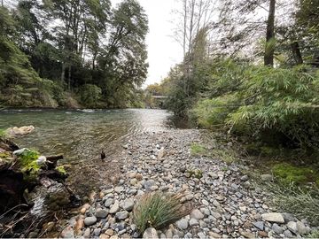 Se vende Orilla de Rio Liucura.