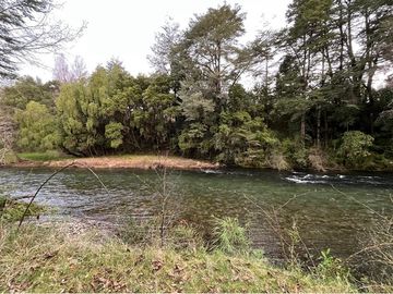 Se vende Orilla de Rio Liucura.