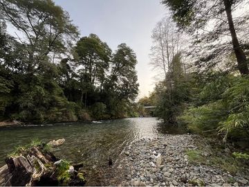 Se vende Orilla de Rio Liucura.