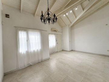 Venta | Casa quinta c/pileta + Local Eventos o Taller | Luján Centro | Sale a 2 calles | gran lote B° semi cerrado