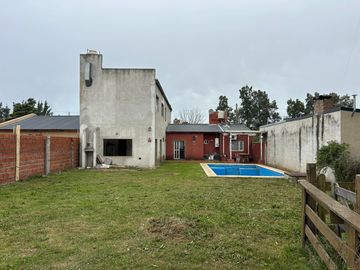Venta | Casa quinta c/pileta + Local Eventos o Taller | Luján Centro | Sale a 2 calles | gran lote B° semi cerrado