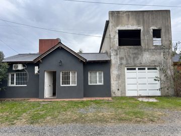 Venta | Casa quinta c/pileta + Local Eventos o Taller | Luján Centro | Sale a 2 calles | gran lote B° semi cerrado