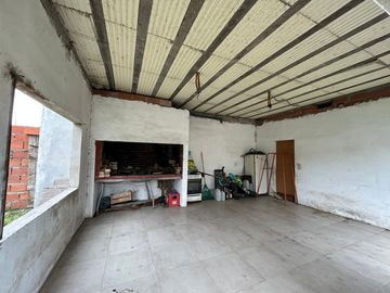 Venta | Casa quinta c/pileta + Local Eventos o Taller | Luján Centro | Sale a 2 calles | gran lote B° semi cerrado