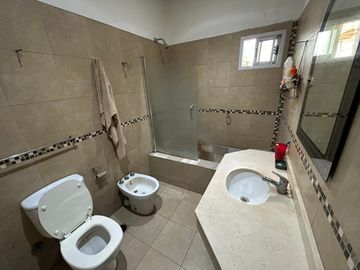 Venta | Casa quinta c/pileta + Local Eventos o Taller | Luján Centro | Sale a 2 calles | gran lote B° semi cerrado