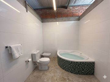 Venta | Casa quinta c/pileta + Local Eventos o Taller | Luján Centro | Sale a 2 calles | gran lote B° semi cerrado