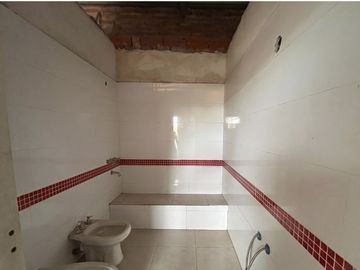 Venta | Casa quinta c/pileta + Local Eventos o Taller | Luján Centro | Sale a 2 calles | gran lote B° semi cerrado