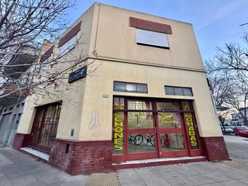 Excelente local en esquina